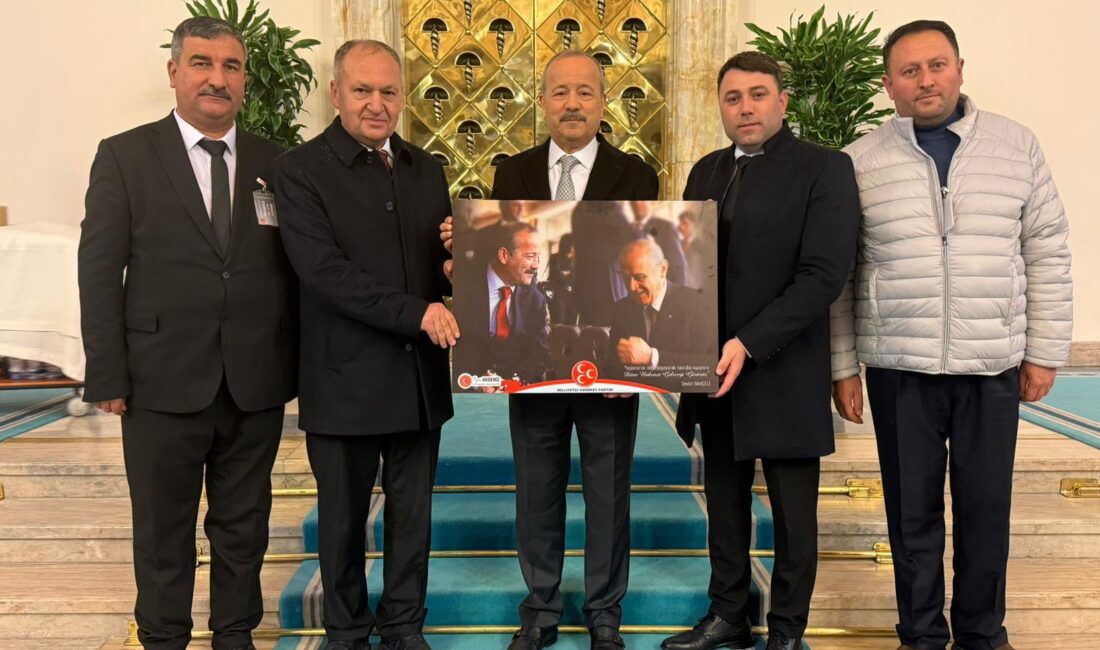 Sinanpaşa’dan ortaöğretimde başarı gösteren öğrenciler ve öğretmenleri, MHP Afyonkarahisar Milletvekili