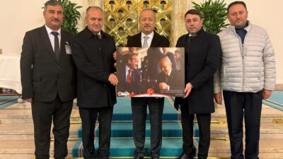 Sinanpaşa’dan ortaöğretimde başarı gösteren öğrenciler ve öğretmenleri, MHP Afyonkarahisar Milletvekili