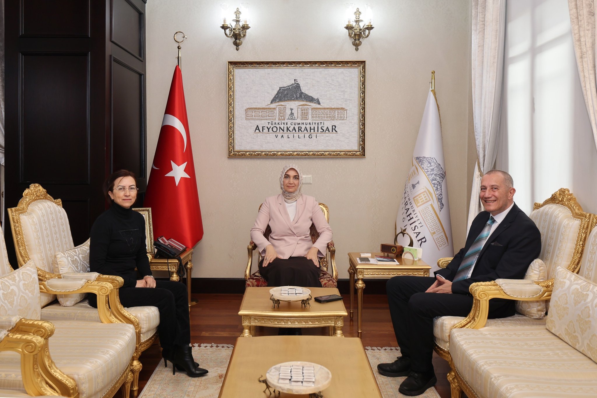 Afyonkarahisar Valisi Doç. Dr. Kübra Güran Yiğitbaşı, sosyal medyada "Dijital