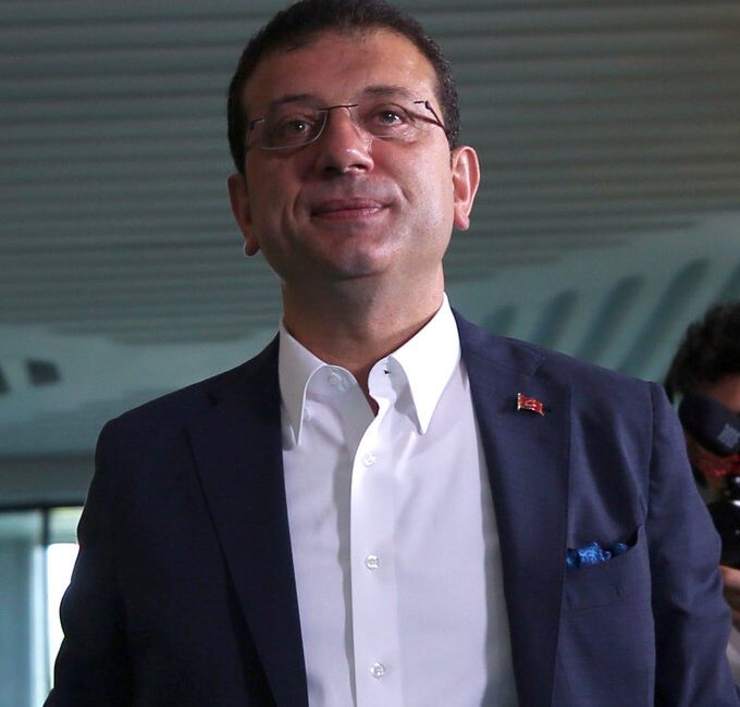 İstanbul Büyükşehir Belediye Başkanı Ekrem İmamoğlu, diploması üzerinden yürütülen tartışmalara