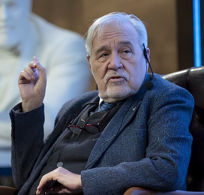 Ünlü tarihçi Prof. Dr. İlber Ortaylı, Türk bayrağına yönelik gerçekleştirilen