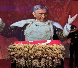 Türk tiyatrosunun duayen ismi Haldun Dormen’in cenaze töreninde duygusal anlar