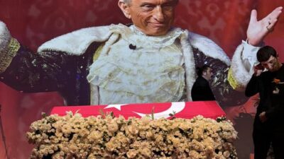 Türk tiyatrosunun duayen ismi Haldun Dormen’in cenaze töreninde duygusal anlar