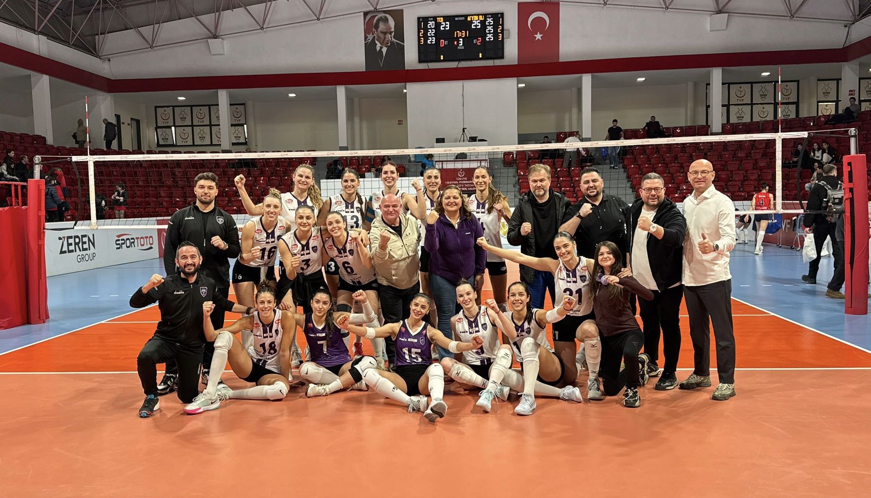 Afyon Belediye Yüntaş Voleybol takımı, sahasında ağırladığı İba Kimya Ted