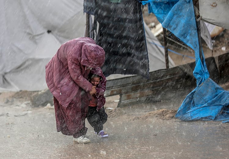 İsrail’in saldırıları ve ablukası altında, hastalık, ölüm ve çaresizliğin kol