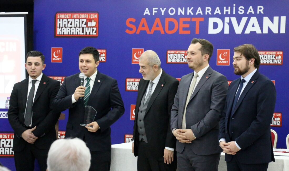 Devir teslim töreninde konuşan yeni Gençlik Kolları Başkanı Mustafa Korkmaz,