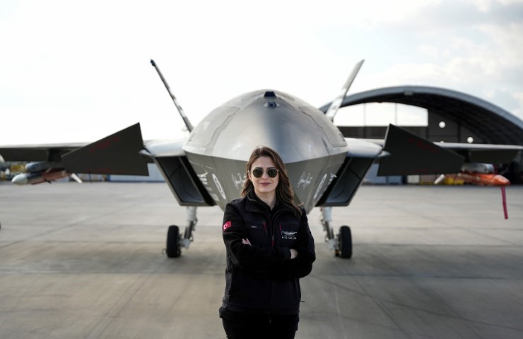 Türkiye’nin ilk insansız savaş uçağı Bayraktar KIZILELMA’nın pilot ekibinde bir