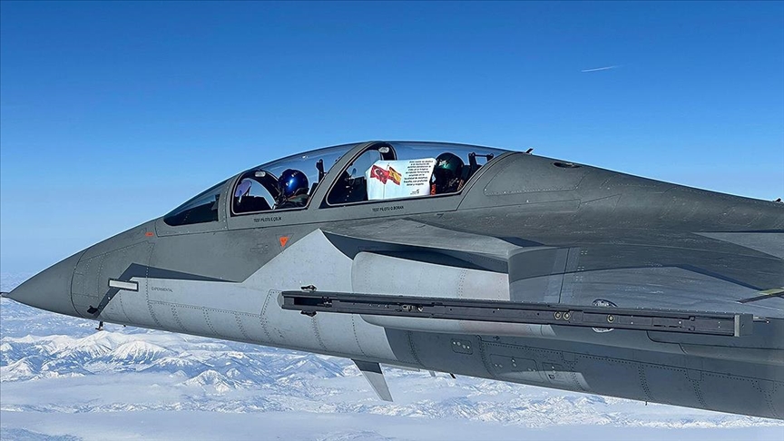 Türkiye'nin ilk jet motorlu süpersonik eğitim uçağı HÜRJET, İspanya’nın Adamuz