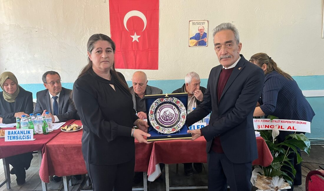 Afyonkarahisar'ın İscehisar ve Bayat ilçelerinde esnaf odası başkanlığı seçimleri yapıldı.