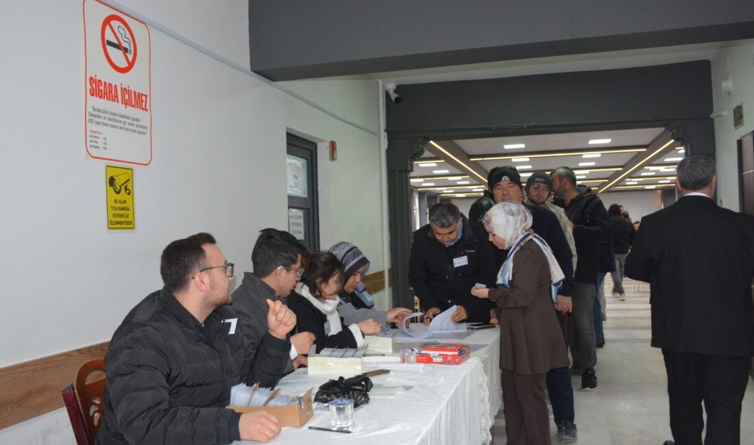 Afyonkarahisar’ın İscehisar ve Bayat ilçelerinde esnaf odası başkanlığı seçimleri yapıldı.