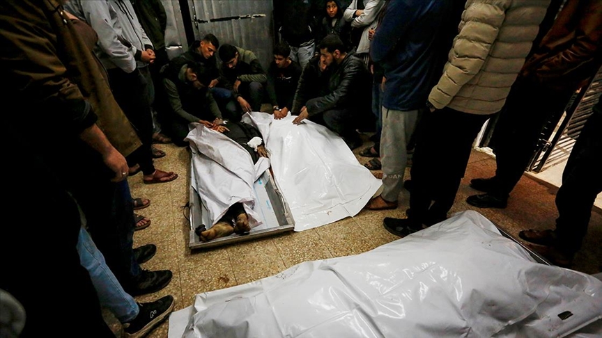 Ateşkes anlaşmasına rağmen Gazze Şeridi'nde hava saldırıları ve yıkımları sürdüren