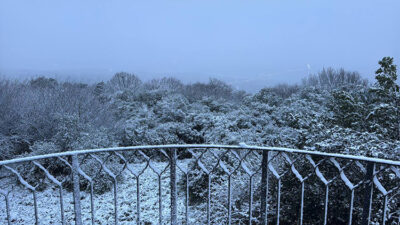Silivri ve Çatalca’da gece saatlerinde başlayan kar yağışı, sabah saatlerinde