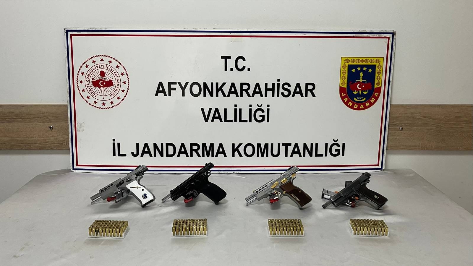 Afyonkarahisar İl Jandarma Komutanlığı, toplum güvenliğini tehdit eden düğünlerde silahla