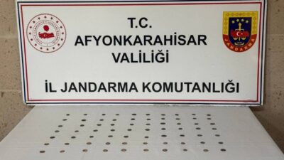 Afyonkarahisar'da jandarma tarafından bir adrese yapılan baskında 70 adet tarihi