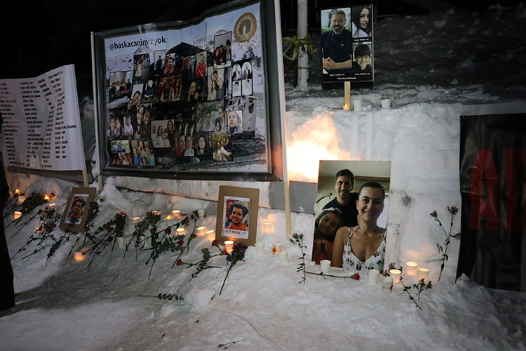 Kartalkaya Kayak Merkezi'ndeki Grand Kartal Otel'de çıkan yangının 1. yılında,