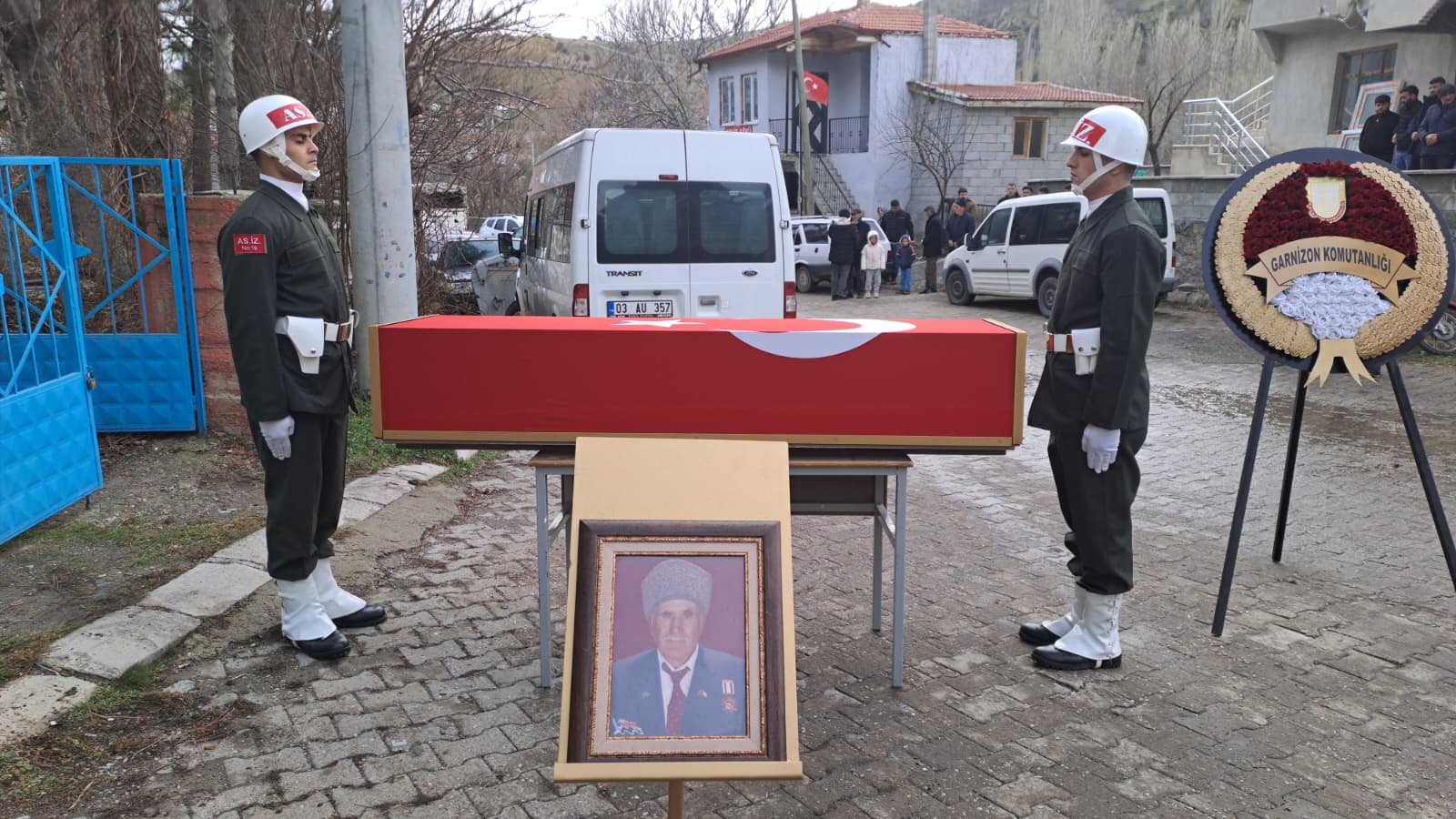 Yaşlılığa bağlı çeşitli hastalıklar nedeniyle 73 yaşında hayatını kaybeden Kıbrıs