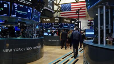 Küresel piyasalarda, yarı iletken hisselerindeki satış baskısının azalması ve jeopolitik