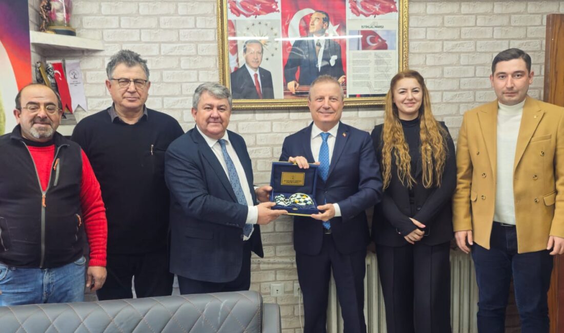 Eski Milletvekili Mahmut Koçak, Afyon Basın Cemiyeti Başkanı Hakan Dilek