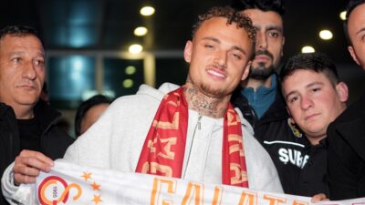 Galatasaray'ın transfer görüşmelerinde bulunduğu Hollandalı futbolcu Noa Lang, İstanbul'a geldi.