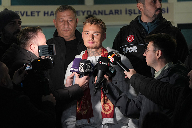 İtalya’nın Napoli kentinden Atatürk Havalimanı Genel Havacılık Terminali’ne özel uçakla