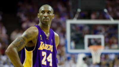 Amerikan Basketbol Ligi'nde (NBA) 20 yıl boyunca giydiği Los Angeles