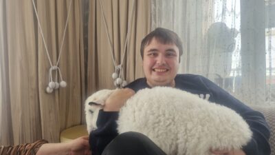 İki çocuk sahibi Şulen ailesi otizmli oğulları 22 yaşındaki Ali