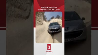 Kapadokya’da bir sürücü, navigasyonun hatalı yönlendirmesi sonucu yanlış yola girdi.