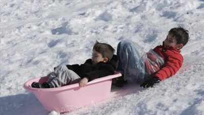 Mersin'in Mut ilçesinde beyaz örtüyle kaplanan Sertavul Yaylası, yarıyıl tatilindeki