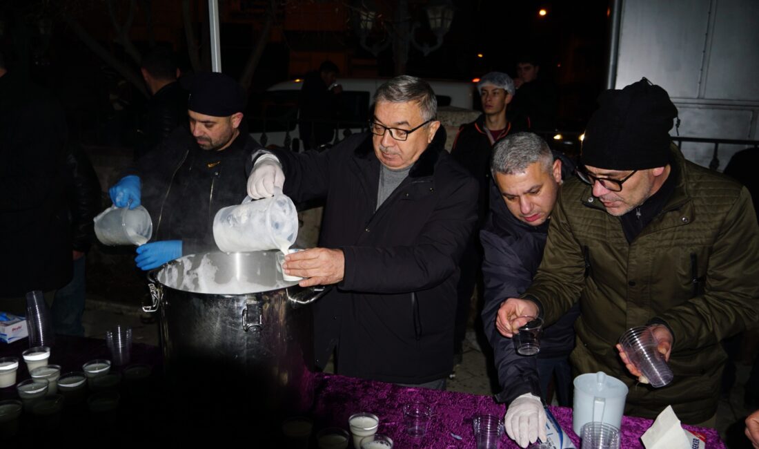 Miraç Kandili’nde Ulu Cami’de bir araya gelen vatandaşlara Şuhut Belediyesi