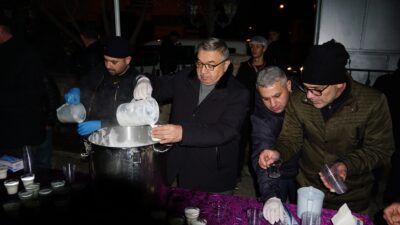 Miraç Kandili’nde Ulu Cami’de bir araya gelen vatandaşlara Şuhut Belediyesi