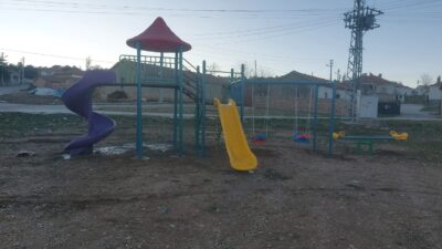 Emirdağ ilçesine bağlı Yüreğil köyünde bulunan Döneli İlkokulu’nda görev yapan