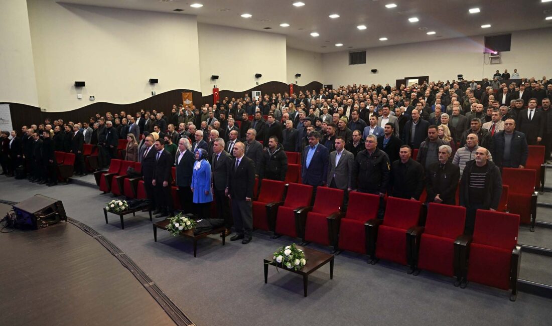 Atatürk Kongre Merkezinde düzenlenen programa Afyonkarahisar Vali Yardımcısı Yalçın Sezgin,