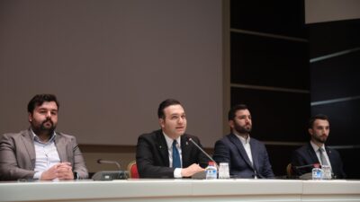 Ziyaret kapsamında Yeni Seçmen Teşkilatı ile bir araya gelen Başkan