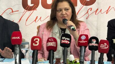 Programa yerel ve ulusal basın temsilcileri yoğun ilgi gösterirken, Başkan