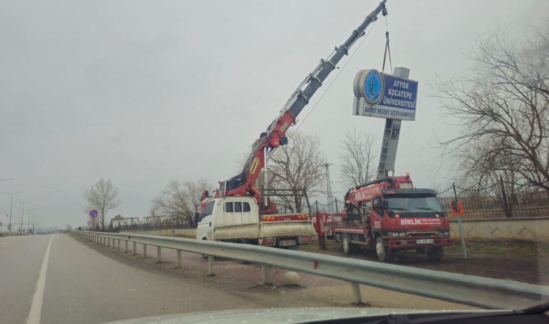 Tabelanın devrildiği sırada çevrede kimsenin bulunmaması büyük bir facianın önüne