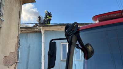 Afyonkarahisar’ın Dairecep Mahallesi’nde bir binada çıkan baca yangını kısa süreli