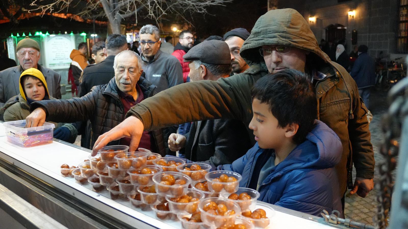 Bolvadin Belediye Başkanı Derviş Aynacı, yayımladığı mesajda birlik, beraberlik ve
