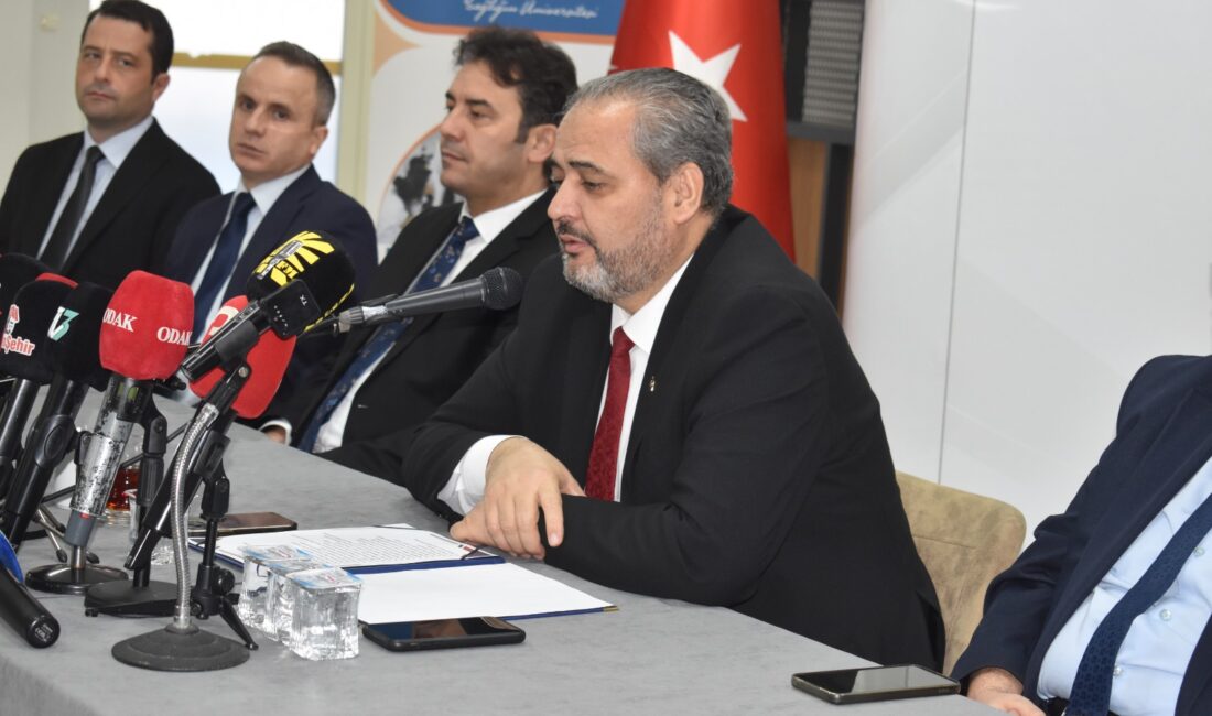 Afyonkarahisar Sağlık Bilimleri Üniversitesi (AFSÜ) Rektörü Prof. Dr. Adem Aslan,