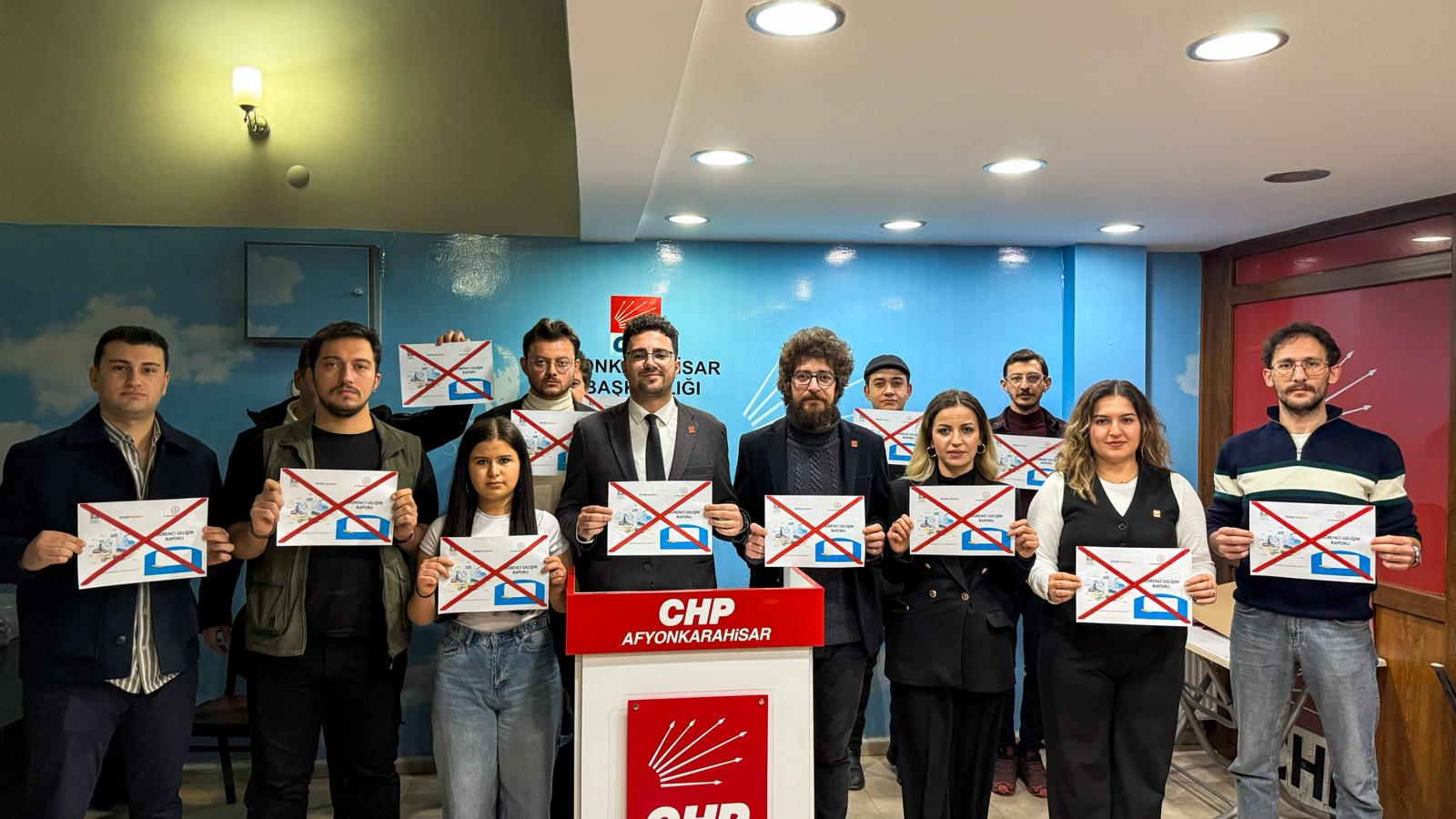 CHP Afyonkarahisar İl Gençlik Kolları Başkanı Alperen Kayhan ve yönetim