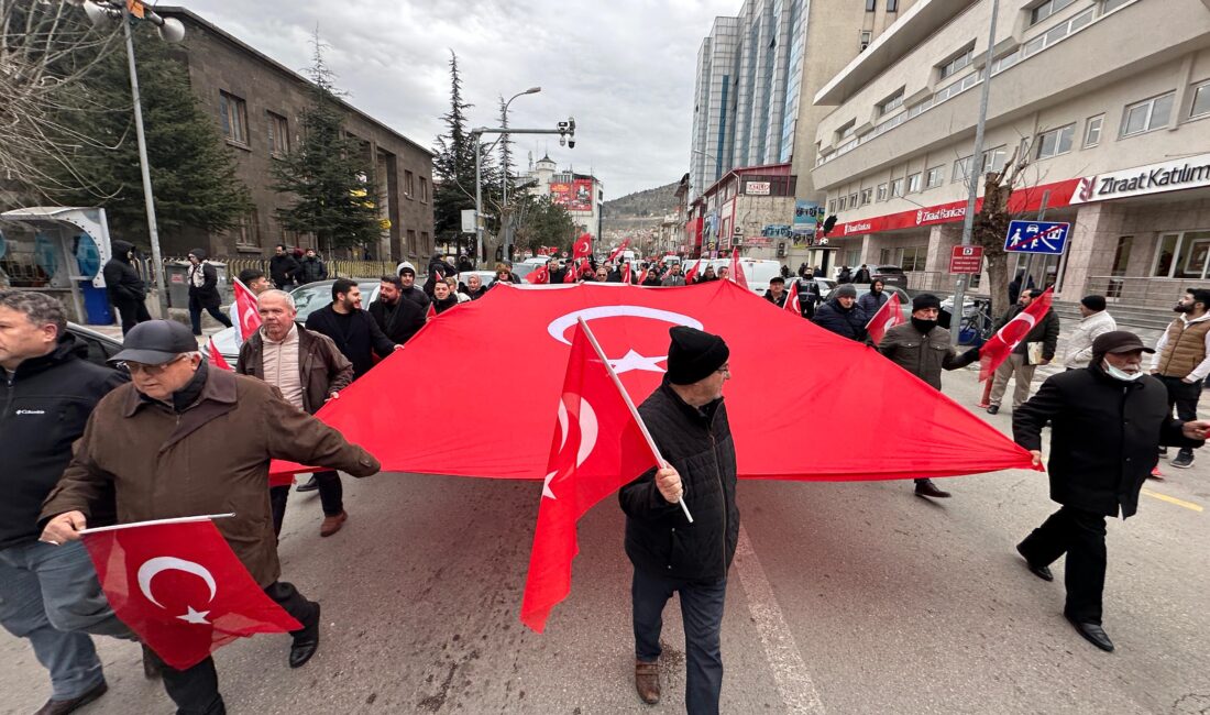Mardin’in Nusaybin ilçesinde Türk bayrağına yönelik gerçekleştirilen saldırı, Afyonkarahisar’da protesto
