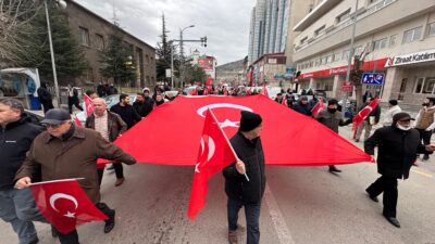 Mardin’in Nusaybin ilçesinde Türk bayrağına yönelik gerçekleştirilen saldırı, Afyonkarahisar’da protesto