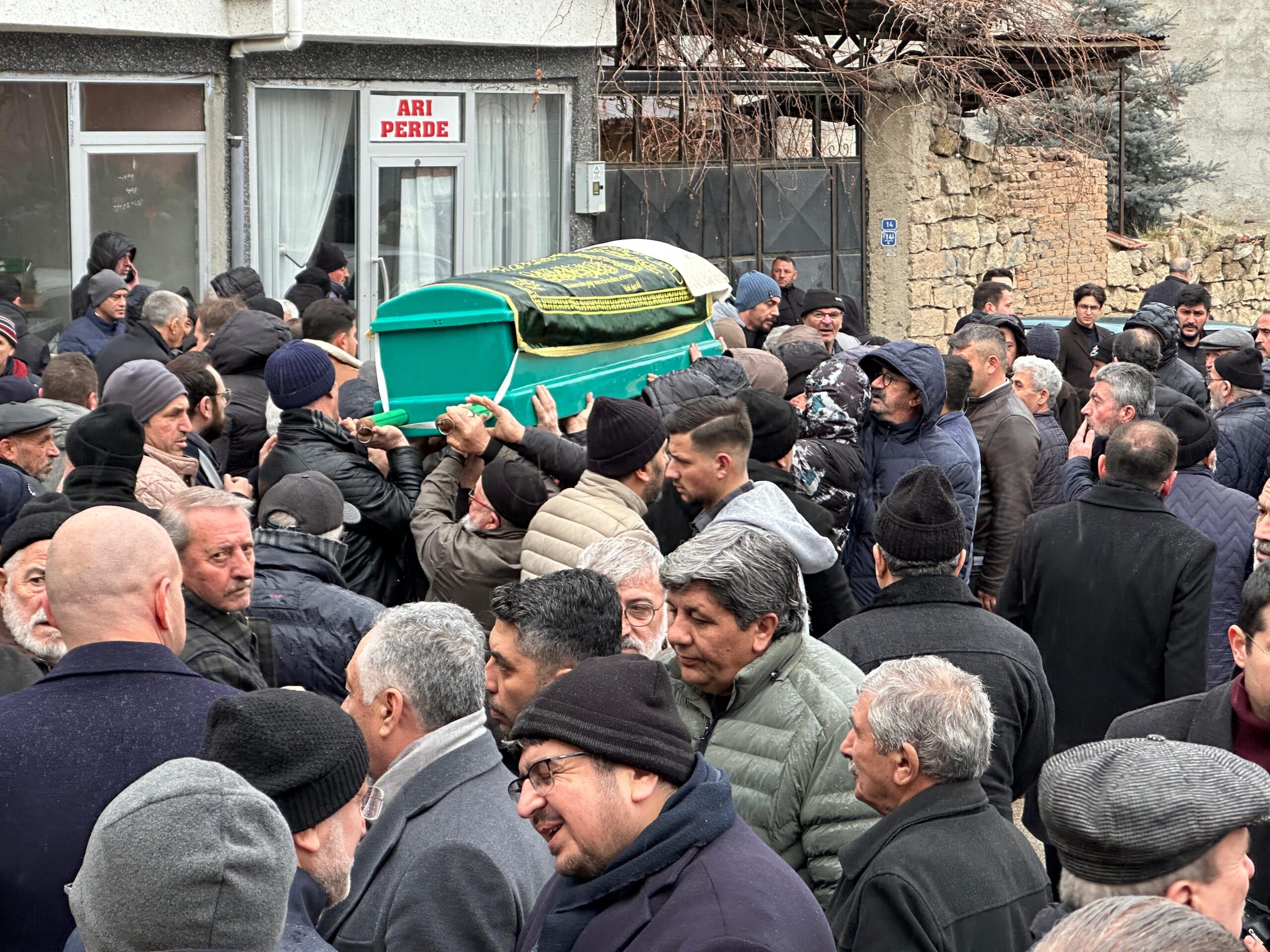 Erkmen Belediye Başkanı Yücel Şahin’in babası Ahmet Şahin (85), hayatını