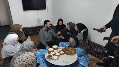 TRT 1 ekranlarında yayınlanan Alişan ile Hayata Gülümse programı ekibi,