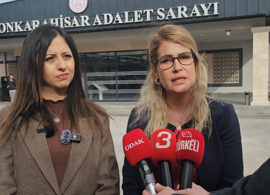 Suriye’de terör örgütü YPG üyesi bir kadının saçının kesilmesine tepki