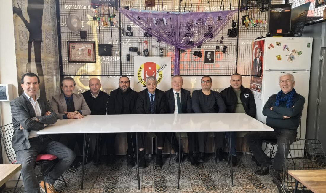 Siyasi çalışmalarının yanı sıra sivil toplum kuruluşlarıyla da sık sık