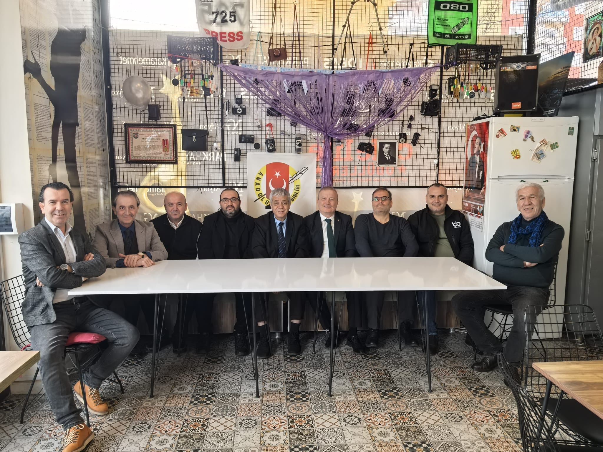 Siyasi çalışmalarının yanı sıra sivil toplum kuruluşlarıyla da sık sık