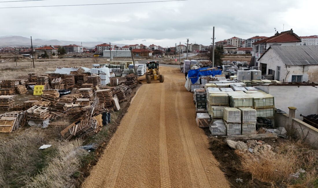 Bolvadin Belediyesi, üretim bölgelerindeki ulaşım konforunu artırmak için başlattığı çalışmaları