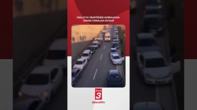Malatya’da sürücüler, vakaya yetişmeye çalışan ambulansa fermuar sistemiyle yol açtı.