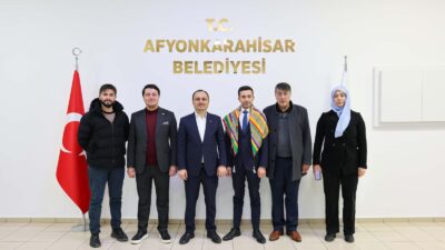 Karahisar Yörükler Derneği Başkanı Hasan Azak, yönetim kurulu üyeleriyle birlikte