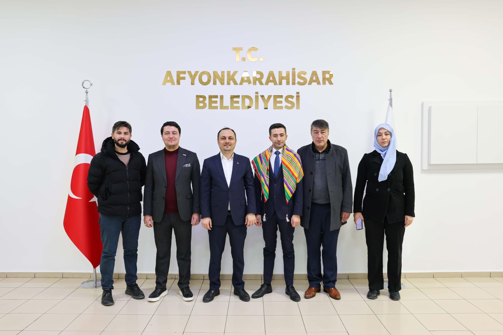 Karahisar Yörükler Derneği Başkanı Hasan Azak, yönetim kurulu üyeleriyle birlikte